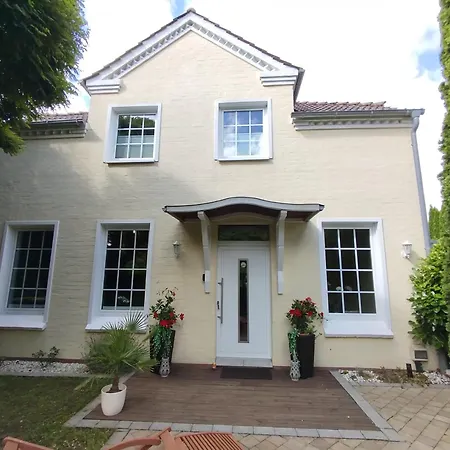 Scharbeutz, Poenitz Villa *